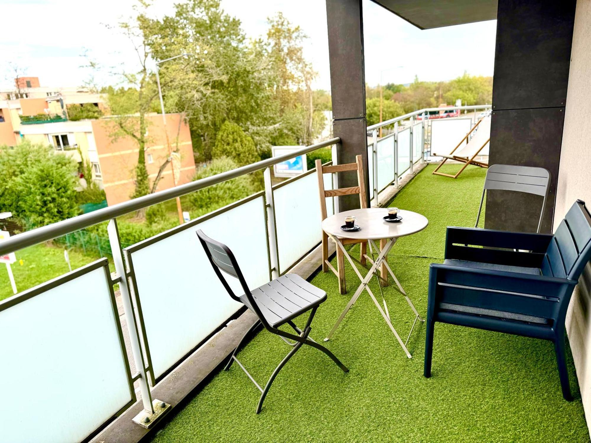 Appartement Bel T3 De 60m2 Avec Parking, Terrasse, Proche Du Métro Et Du Périph