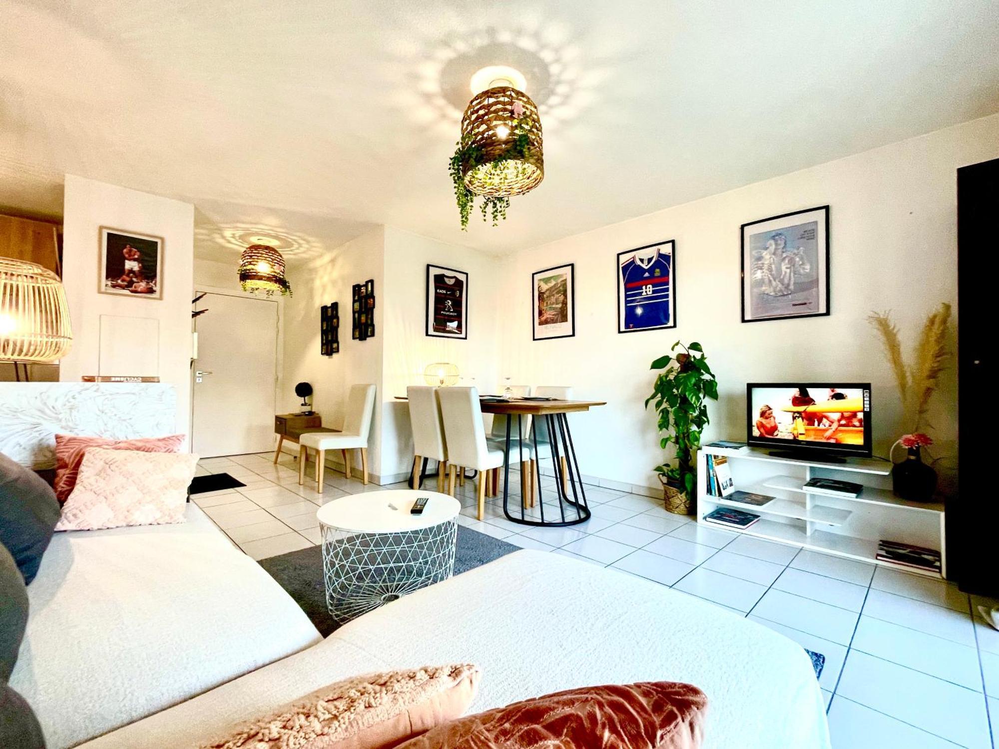 Bel T3 De 60m2 Avec Parking, Terrasse, Proche Du Metro Et Du Periph
