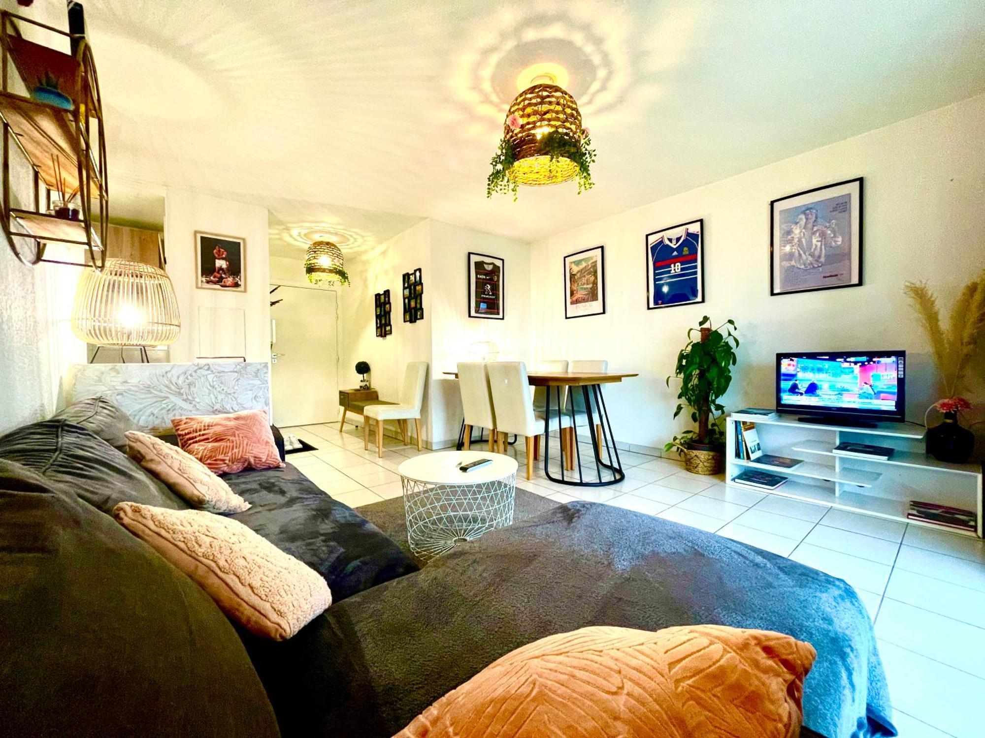 Bel T3 De 60m2 Avec Parking, Terrasse, Proche Du Métro Et Du Périph Appartement