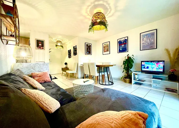 Bel Appartement T3 de 60m2 avec Parking, Terrasse, proche du Métro et du Périph