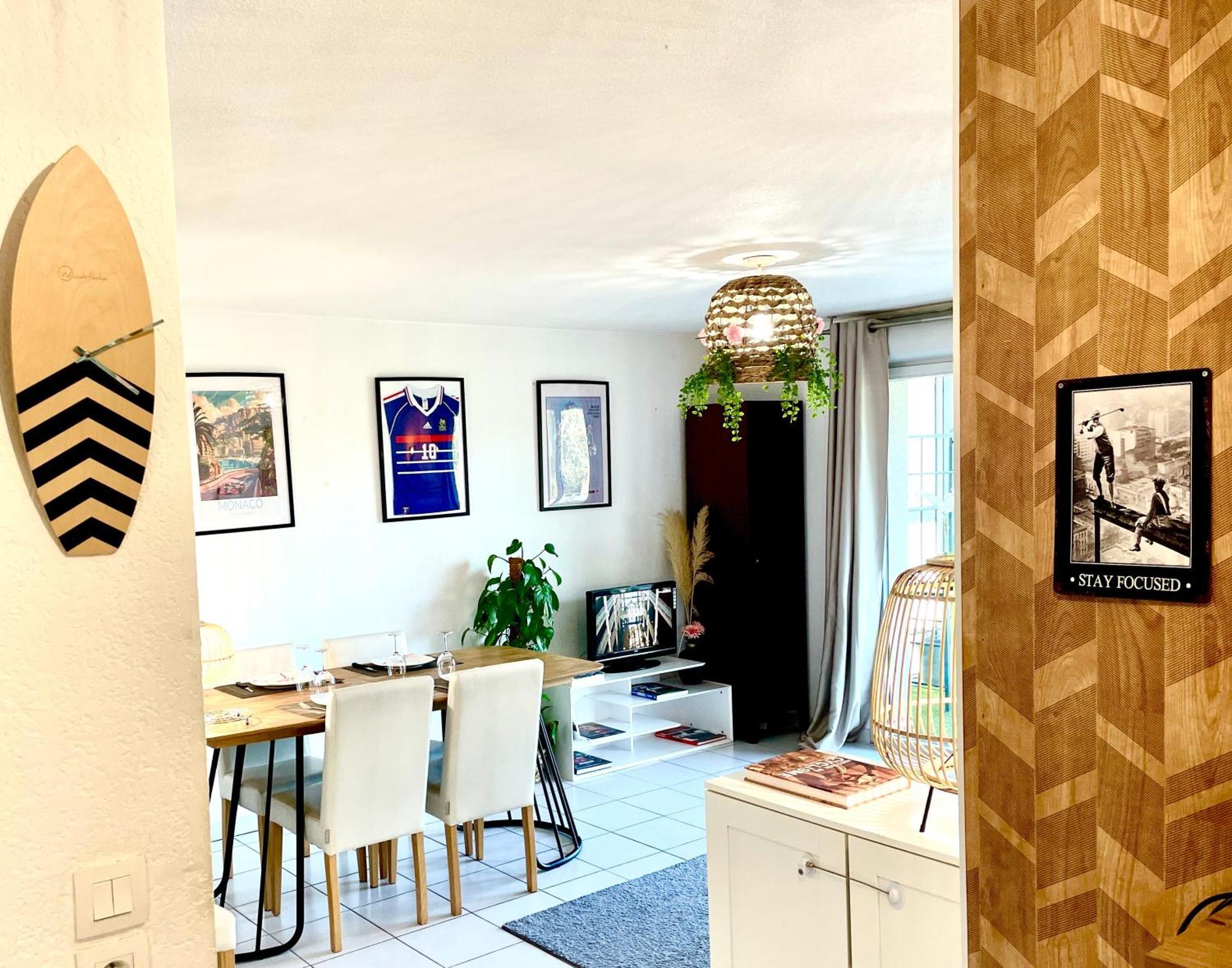 Bel T3 De 60m2 Avec Parking, Terrasse, Proche Du Métro Et Du Périph *
