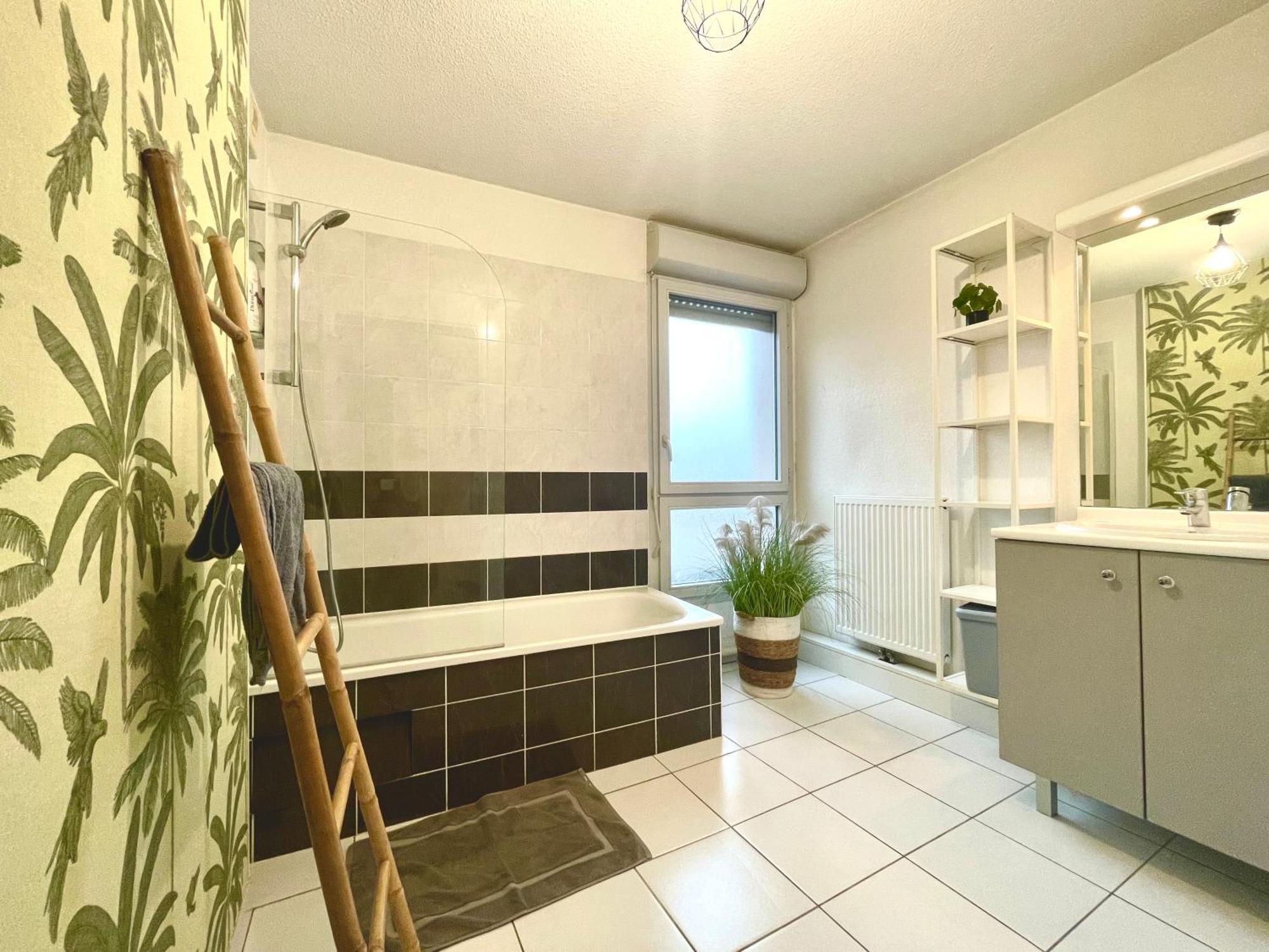 Appartement Bel T3 De 60m2 Avec Parking, Terrasse, Proche Du Métro Et Du Périph Toulouse
